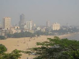 ムンバイ市街を望む。スモッグがひどい