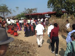 Bhaklay村での交流会会場へ移動。